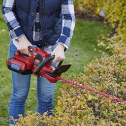 Toro 60V Flex-Force 24 in. Cordless Hedge Trimmer with 2.5 Ah Battery and Charger thumbnail 2