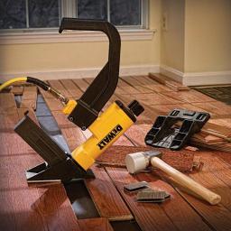 DEWALT Pneumatic 15.5-Gauge Hardwood Flooring Stapler with Mallet and Base Plates thumbnail 7