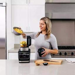 Ninja Foodi Cold and Hot Blender, 64 oz. Glass Pitcher, 1400-Peak-Watt High Speed Blender thumbnail 4