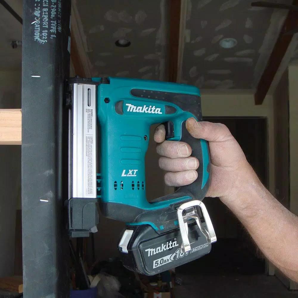 Makita 18V LXT Brushless 3/8 in. Crown Stapler Kit with 5.0Ah Battery and Charger