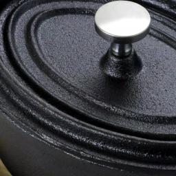 Gibson Home Campton 0.35 qt. Oval Cast Iron Mini Casserole Dish with Lid and Wood Base, Black thumbnail 3