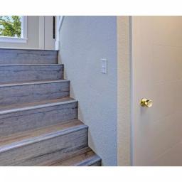 Design House Plaza Polished Brass Passage Door Knob, 6-Way Universal Latch thumbnail 4