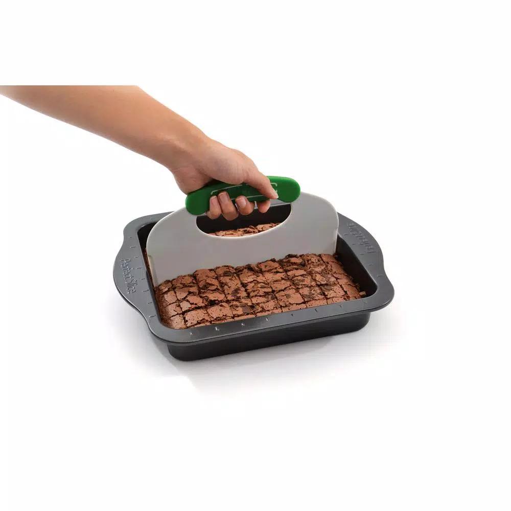 BergHOFF Perfect Slice 3-Piece Square Carbon Steel Bakeware Set with Cutting Tool