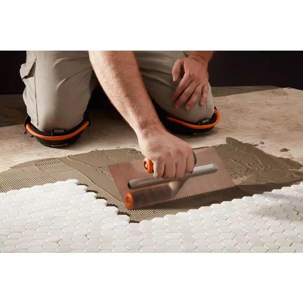 RIDGID 7 in. Corded Wet Tile Saw with 24 in. Rip Capacity and Gel-Foam Knee Pads Bundle