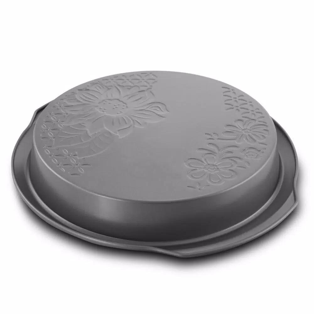 Gibson Home Gibson Country Kitchen 9 in. Round Silver Embossed Carbon Steel Non-Stick Cake Pan