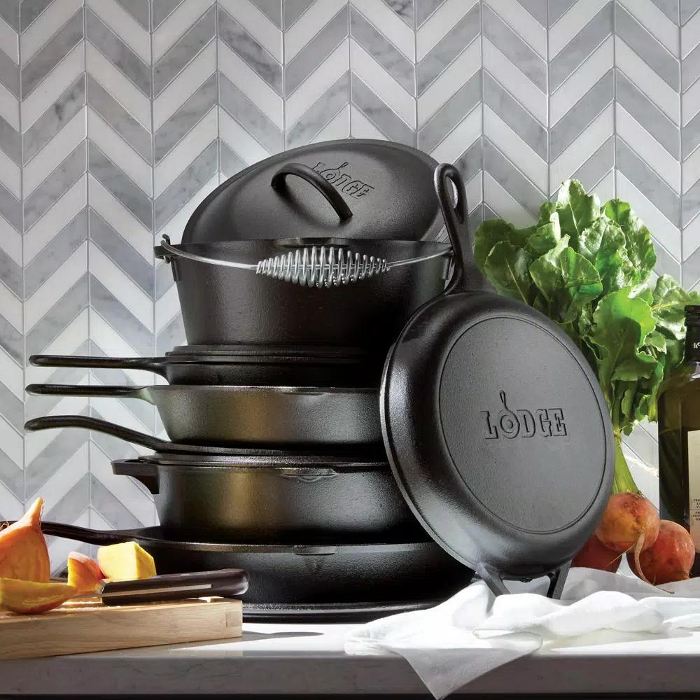 Lodge 5 Qt. Cast Iron Dutch Oven with Lid and Spiral Bail Handle, Black