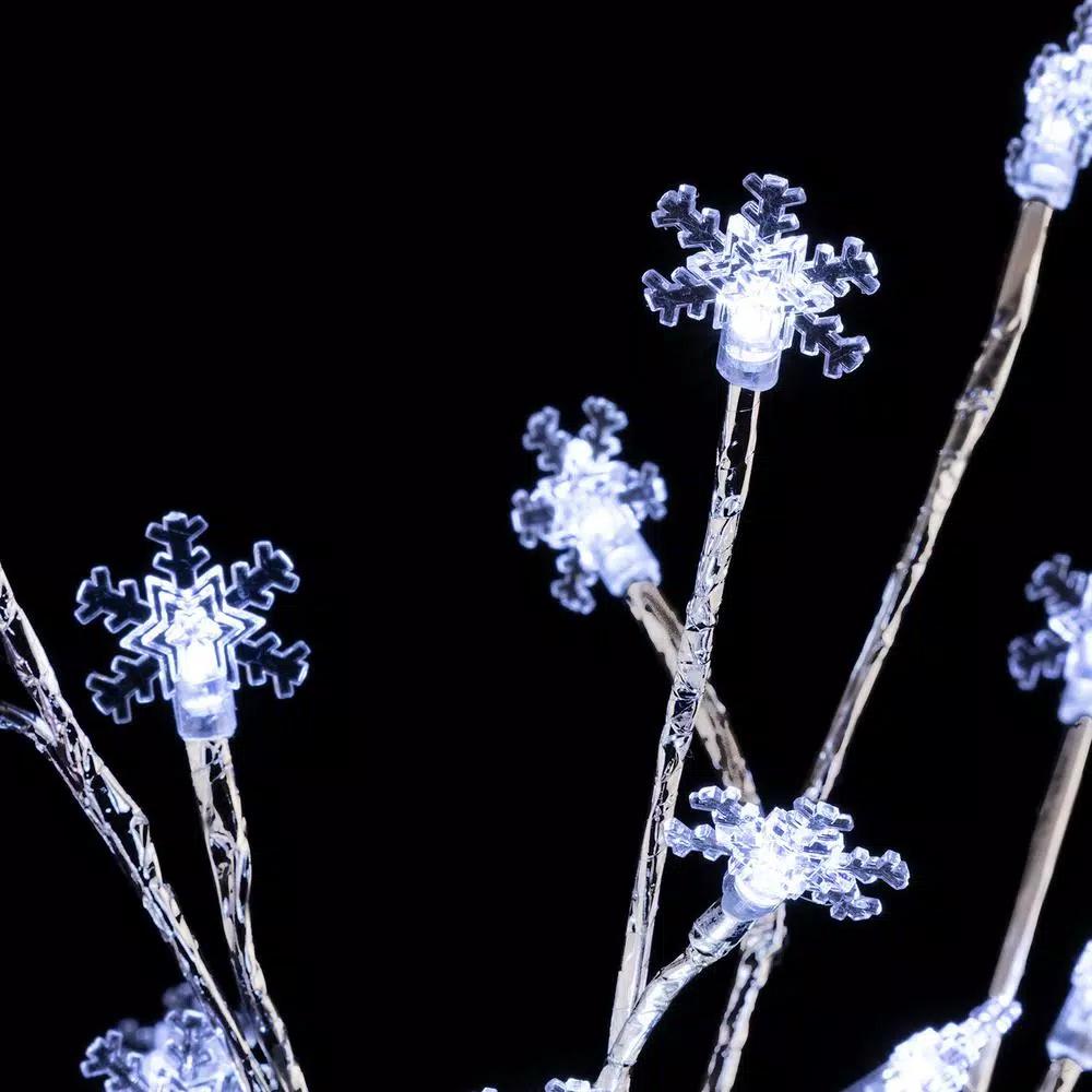 Alpine Corporation 58 in. Frosty Christmas Snowflake Tree with 120 Cool White LED Lights