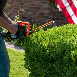 Scotts 20V Cordless 22 in. Hedge Trimmer Kit with 2.0Ah Battery and Fast Charger thumbnail 6