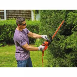 BLACK+DECKER 22 in. 4.0 Amp Corded Electric Hedge Trimmer with Dual-Action Hardened Steel Blades thumbnail 6