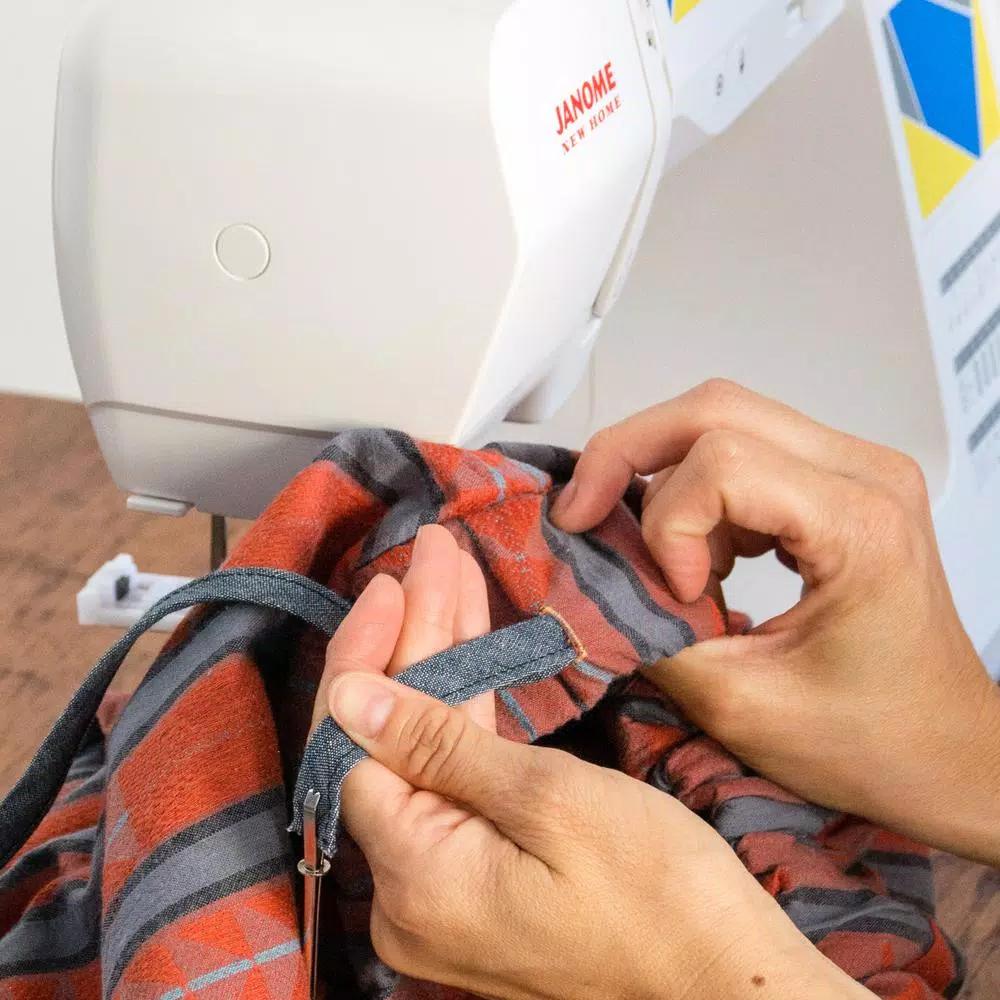 Janome MOD-30 Computerized Sewing Machine with 30 Built-in Stitches