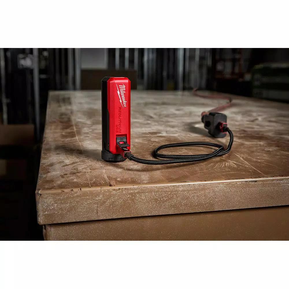 Milwaukee REDLITHIUM USB Charger and Portable Power Source