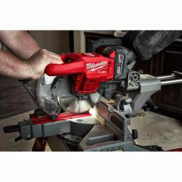 Milwaukee M18 FUEL 7-1/4 in. Dual Bevel Sliding Compound Miter Saw with 8.0 Ah Battery thumbnail 3