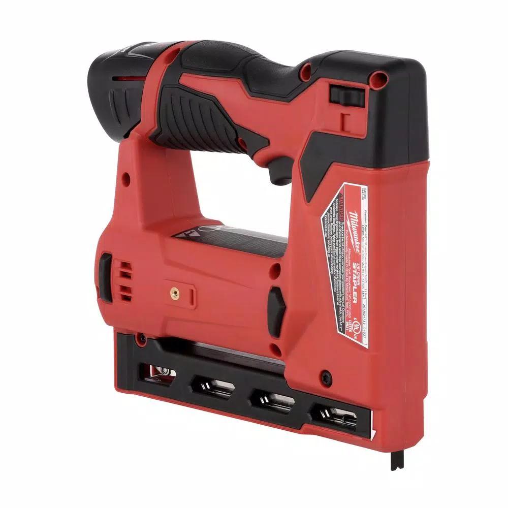 Milwaukee M12 12V Lithium-Ion Cordless 3/8 in. Crown Stapler Kit with 1.5Ah Battery, Charger & Bag