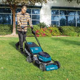 Makita 21 in. 18V X2 (36V) LXT Brushless Cordless Walk Behind Push Lawn Mower Kit with 4 Batteries thumbnail 11