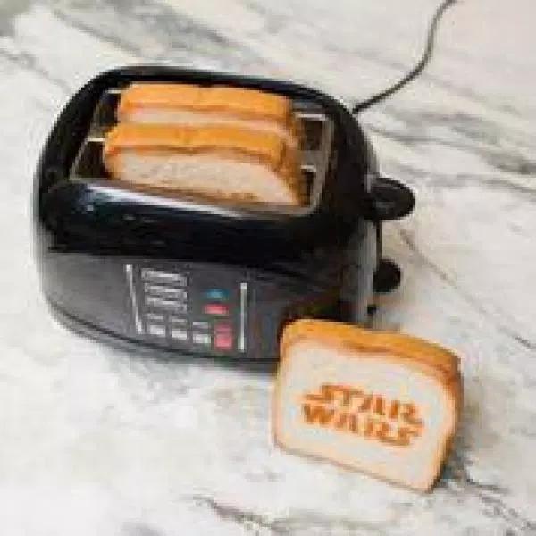 Uncanny Brands Star Wars Empire Collection Darth Vader 2-Slice Toaster