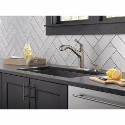 Delta Allentown Single-Handle Pull-Out Kitchen Faucet with Soap Dispenser, Stainless thumbnail 2