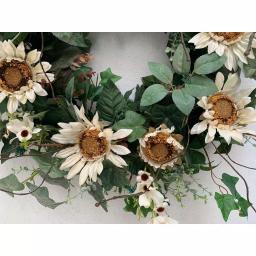 Glitzhome 24 in. Artificial Green Wreath with White Cream Sunflowers and Silk Leaves thumbnail 5