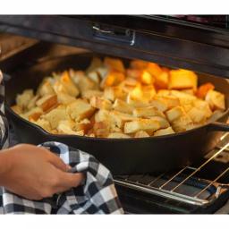 Bayou Classic 16 in. Cast Iron Skillet, Black thumbnail 2