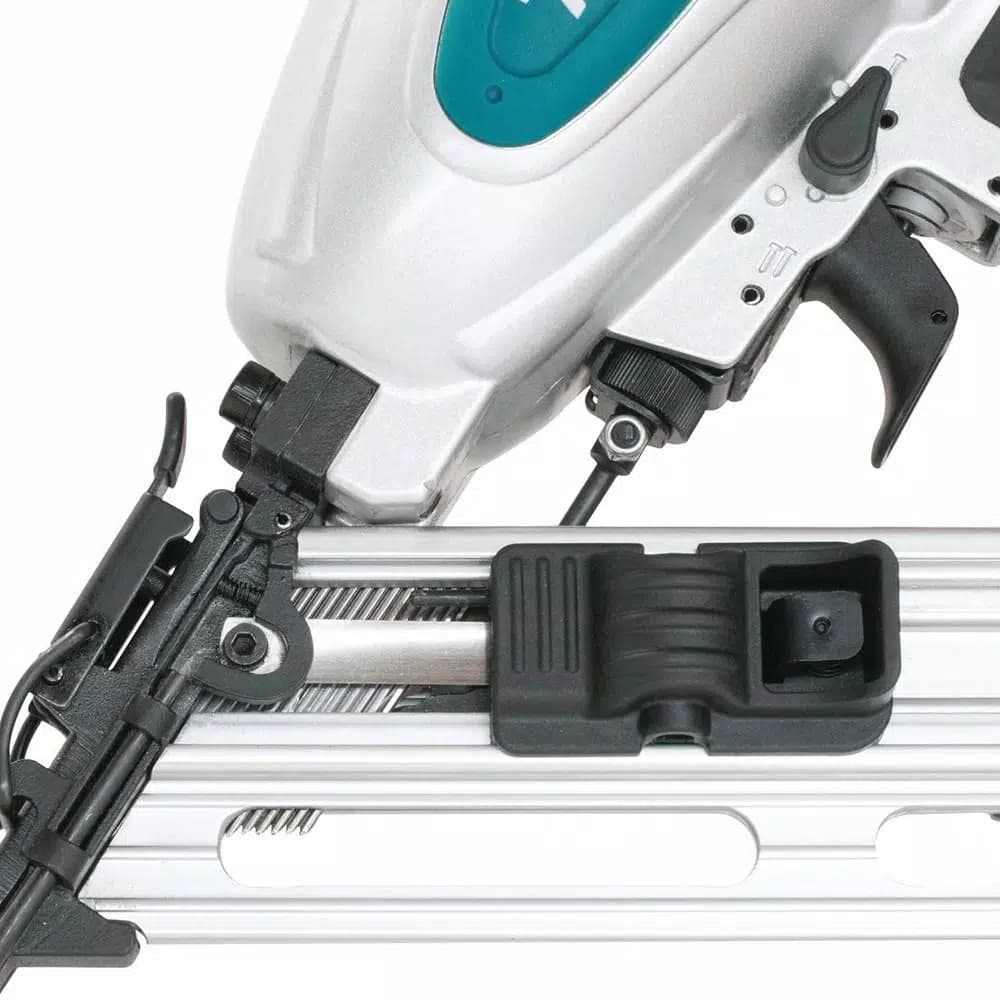 Makita 15-Gauge 34° Angled Finish Nailer, 1-1/4 in. to 2-1/2 in.