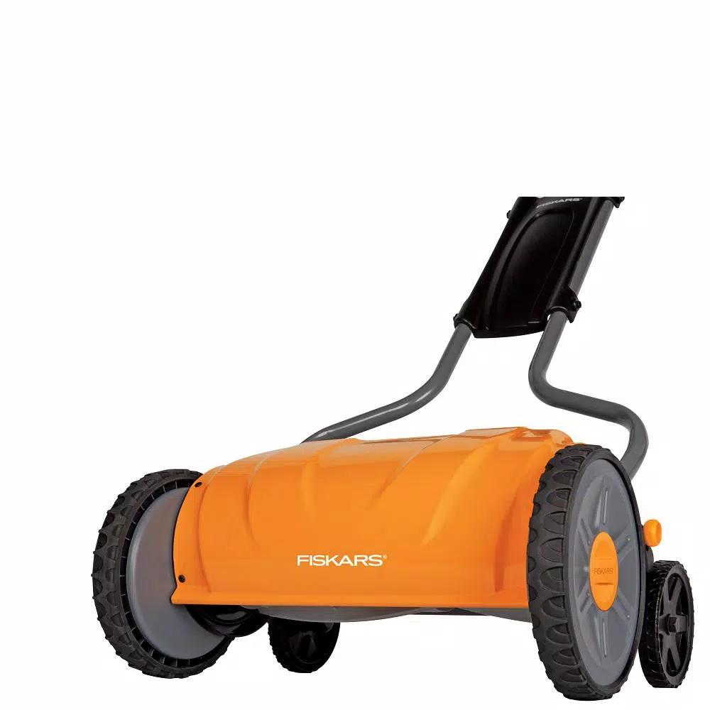 Fiskars StaySharp 17 in. Manual Push Reel Mower, Non-Electric Walk Behind