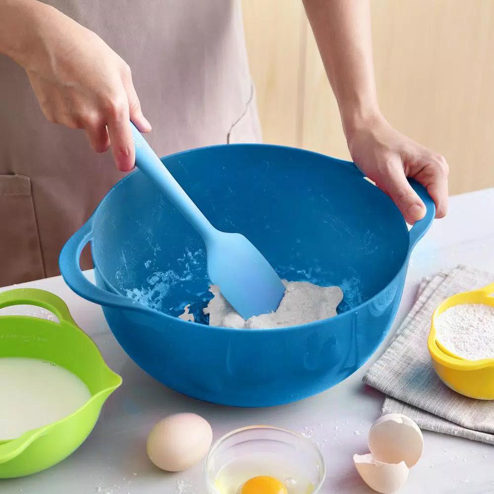 MegaChef 8-Piece Stackable Mixing Bowl and Measuring Cup Set, Assorted Colors