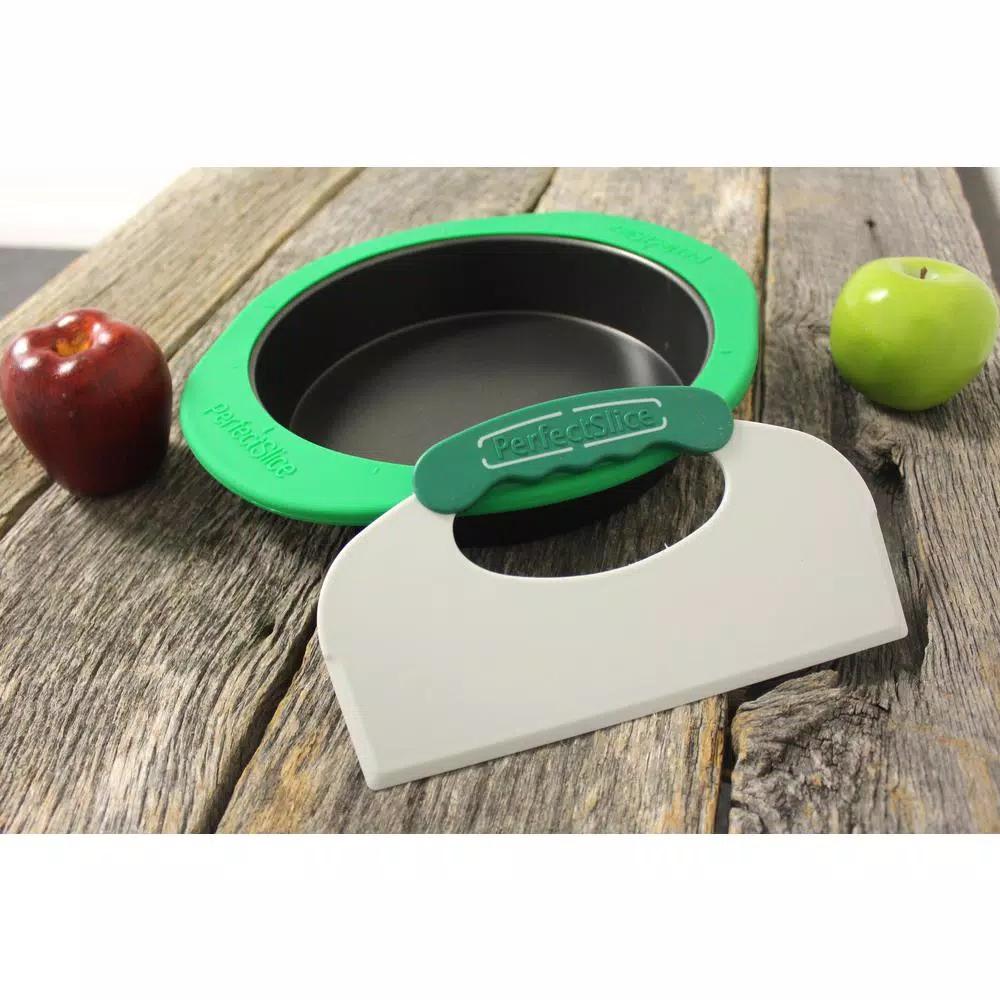 BergHOFF Perfect Slice Round Cake Pan with Silicone Sleeve and Slicing Tool - Carbon Steel