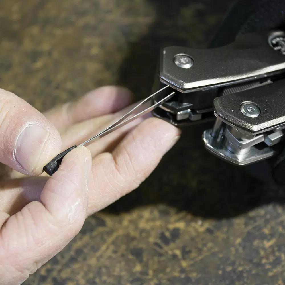 Klein Tools Electrician's Multi-Tool with 7-in-1 Functions and Drop Point Knife