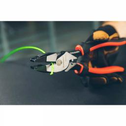 Southwire 9 in. Hi-Leverage Side Cutting Pliers with Crimp Die and Fish Tape Puller thumbnail 2