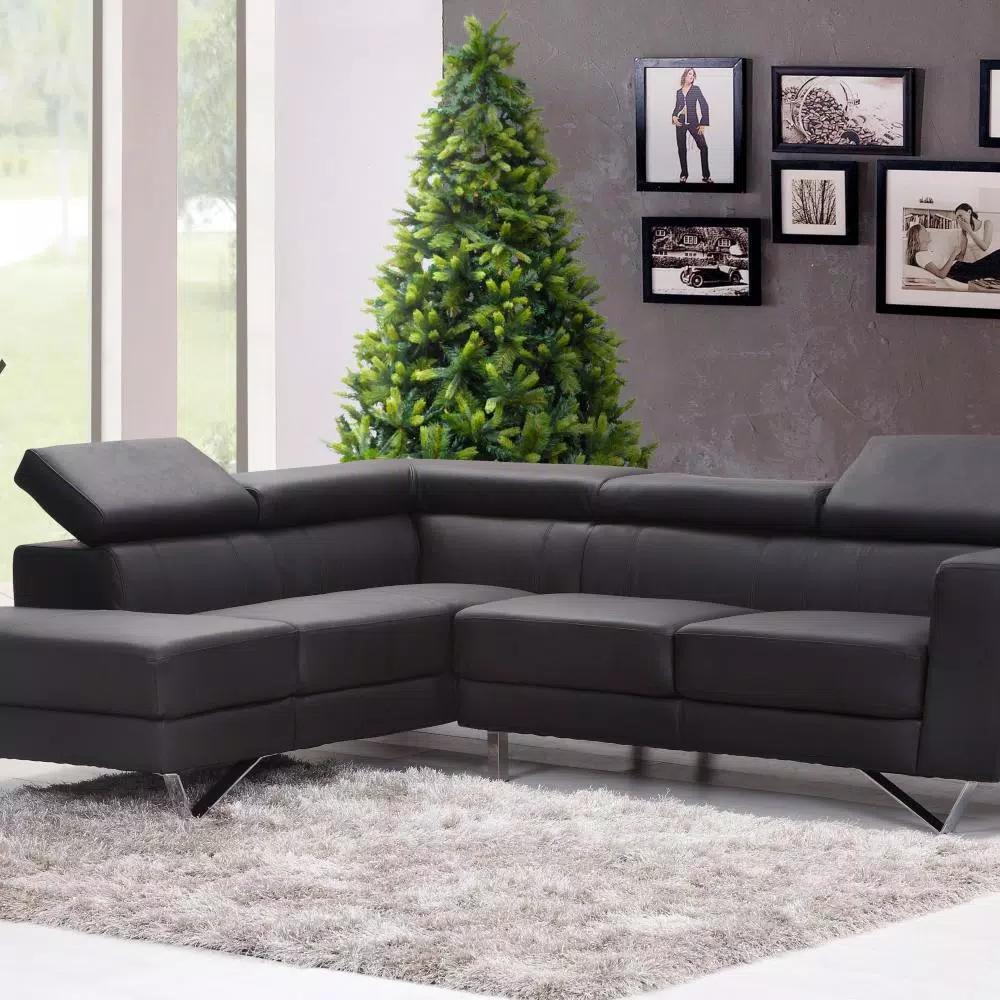 ALEKO 9 ft. Unlit Traditional Artificial Christmas Tree with 2680 Tips