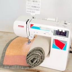 Janome MOD-100Q Computerized Quilting and Sewing Machine with Bonus Accessories thumbnail 9