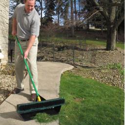 Brovel 18 in. 2-in-1 Broom Shovel Dust Pan Attachment thumbnail 4