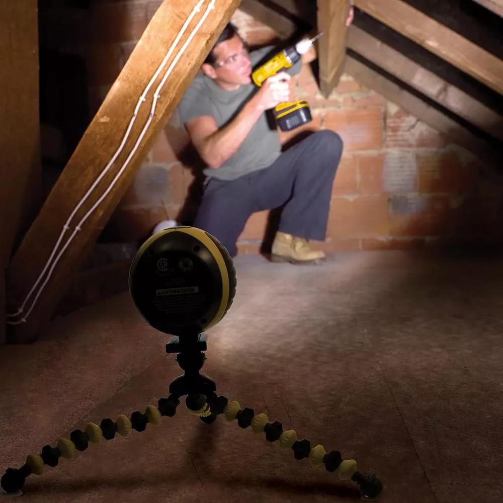 Stanley SB01AL SquidBrite LED Worklight, 20 Ultra-Bright LEDs, 13-Hour Runtime