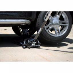 Husky 3.5-Ton Low Profile Floor Jack with Quick Lift and Universal Joint Release thumbnail 9