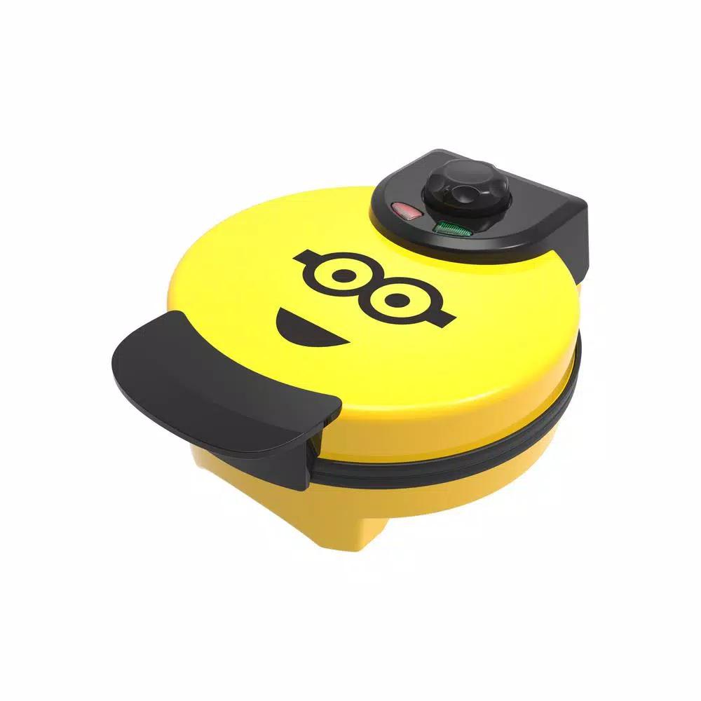 Uncanny Brands Minions Kevin Character Waffle Maker, 900W Non-Stick American Style Waffle Iron, Yellow