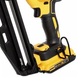 DEWALT 20V MAX XR 16-Gauge Angled Finish Nailer Kit with (2) 2.0Ah Batteries thumbnail 4