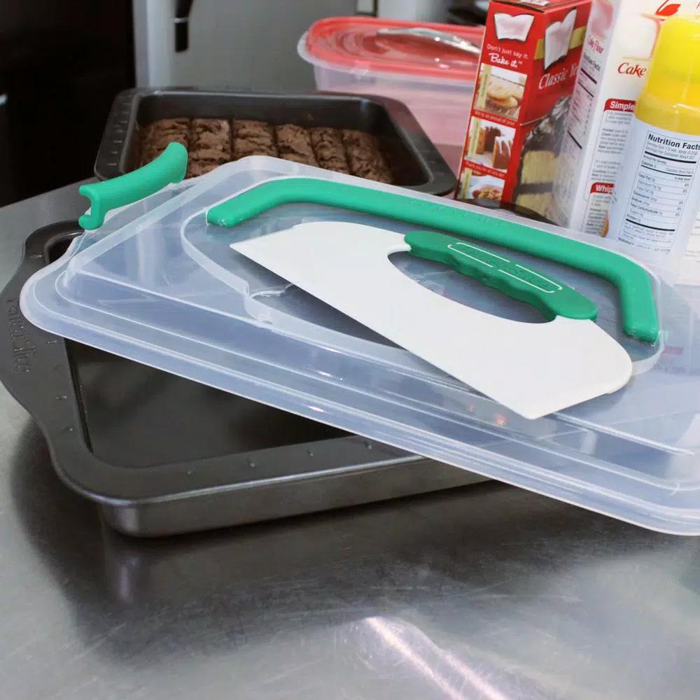 BergHOFF Perfect Slice 9 x 13 in. Carbon Steel Cake Pan with Slicing Tool
