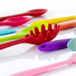 MegaChef 12-Piece Multi-Color Silicone Kitchen Utensil Set thumbnail 9