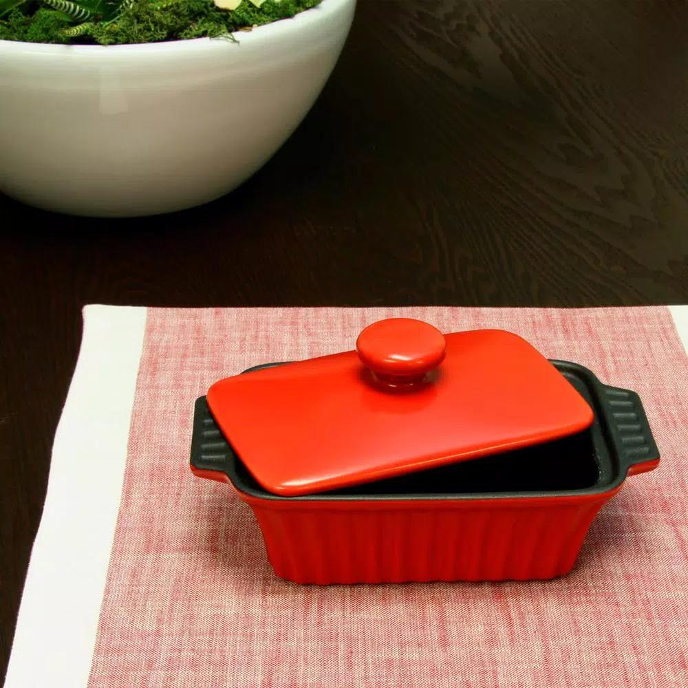 Crock-Pot Denhoff 8.5 in. Ribbed Stoneware Nonstick Casserole Dish with Lid, Red