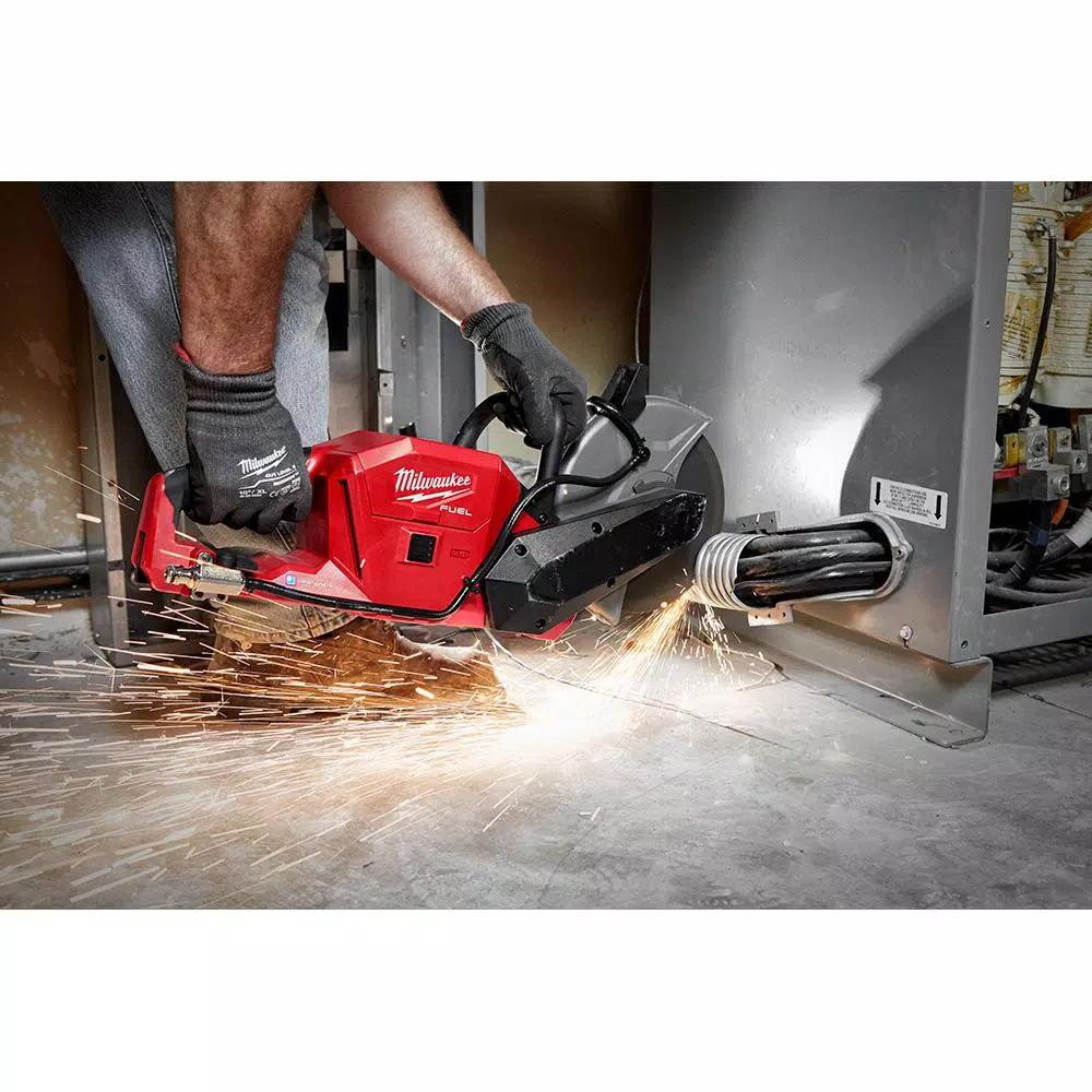 Milwaukee M18 FUEL 9 in. Cut Off Saw Kit with ONE-KEY and M18 SWITCH TANK Water Supply Kit
