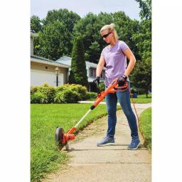 BLACK+DECKER 14 in. 6.5 Amp Corded Electric String Trimmer and Edger with EASYFEED thumbnail 2