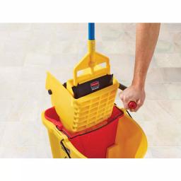 Rubbermaid Commercial Products Rubbermaid WaveBrake 4.5 Gal. Red Plastic Dirty Water Bucket thumbnail 3