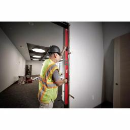 Milwaukee 72 in. Redstick Digital Box Level with Pinpoint Technology & 700 Lumen LED Flashlight Kit thumbnail 6
