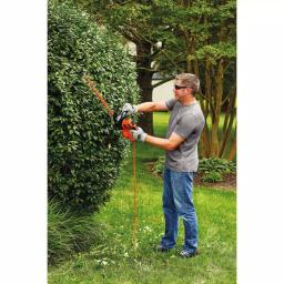 BLACK+DECKER 22 in. 4.0 Amp Corded Electric Hedge Trimmer with Dual-Action Hardened Steel Blades thumbnail 4