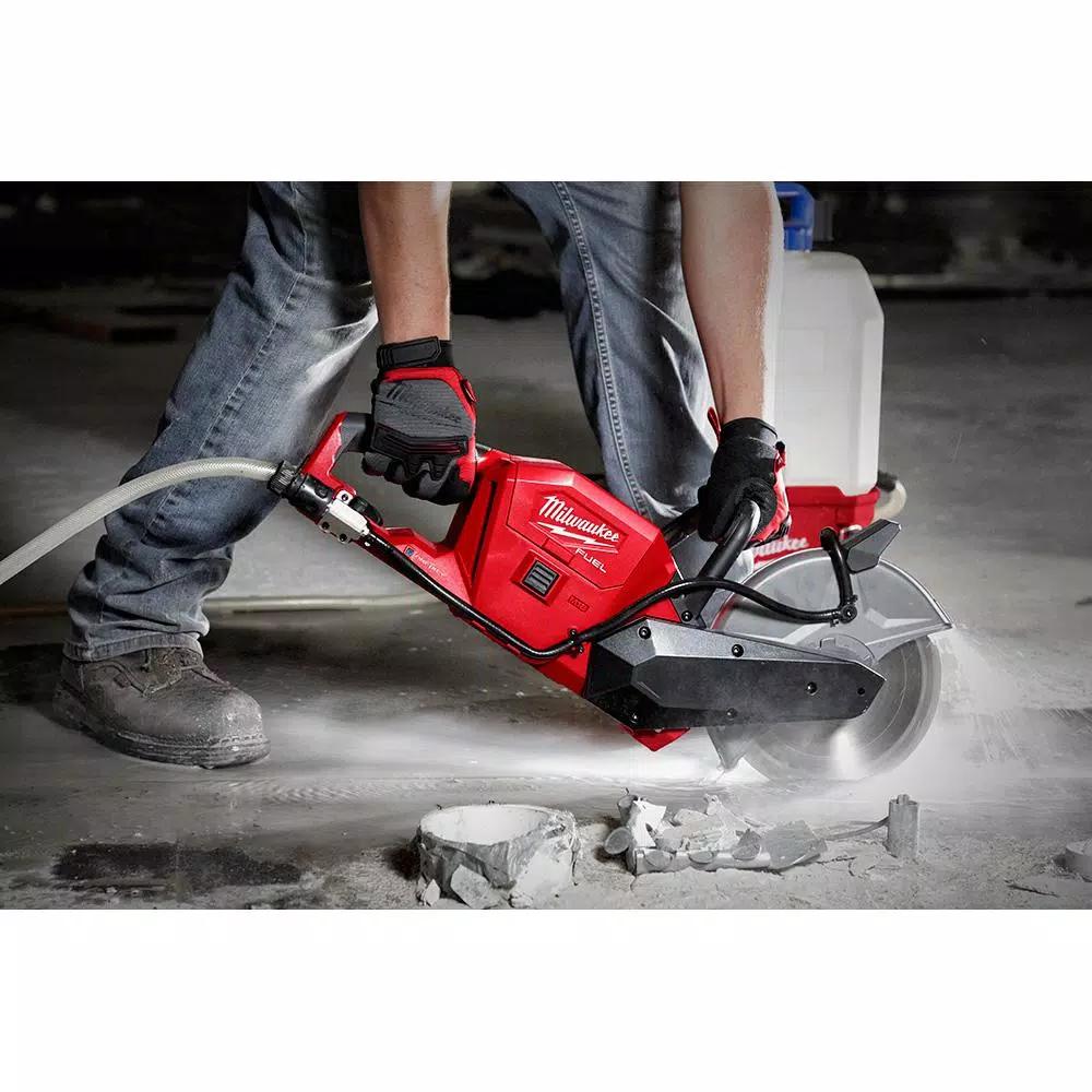 Milwaukee M18 FUEL 9 in. Cut Off Saw with ONE-KEY & M18 SWITCH TANK 4 Gal. Backpack Water Supply Kit