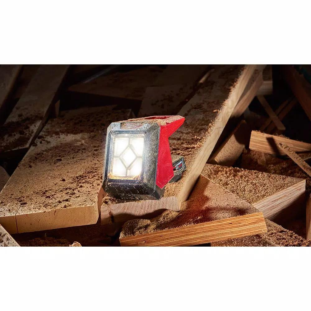 Milwaukee M12 Cordless PVC Shear Kit with 1000 Lumen M12 Rover Flood Light