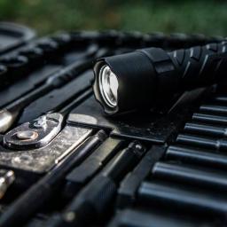 COAST Polysteel 400R 400 Lumen Rechargeable Waterproof LED Flashlight with Twist Focus thumbnail 8
