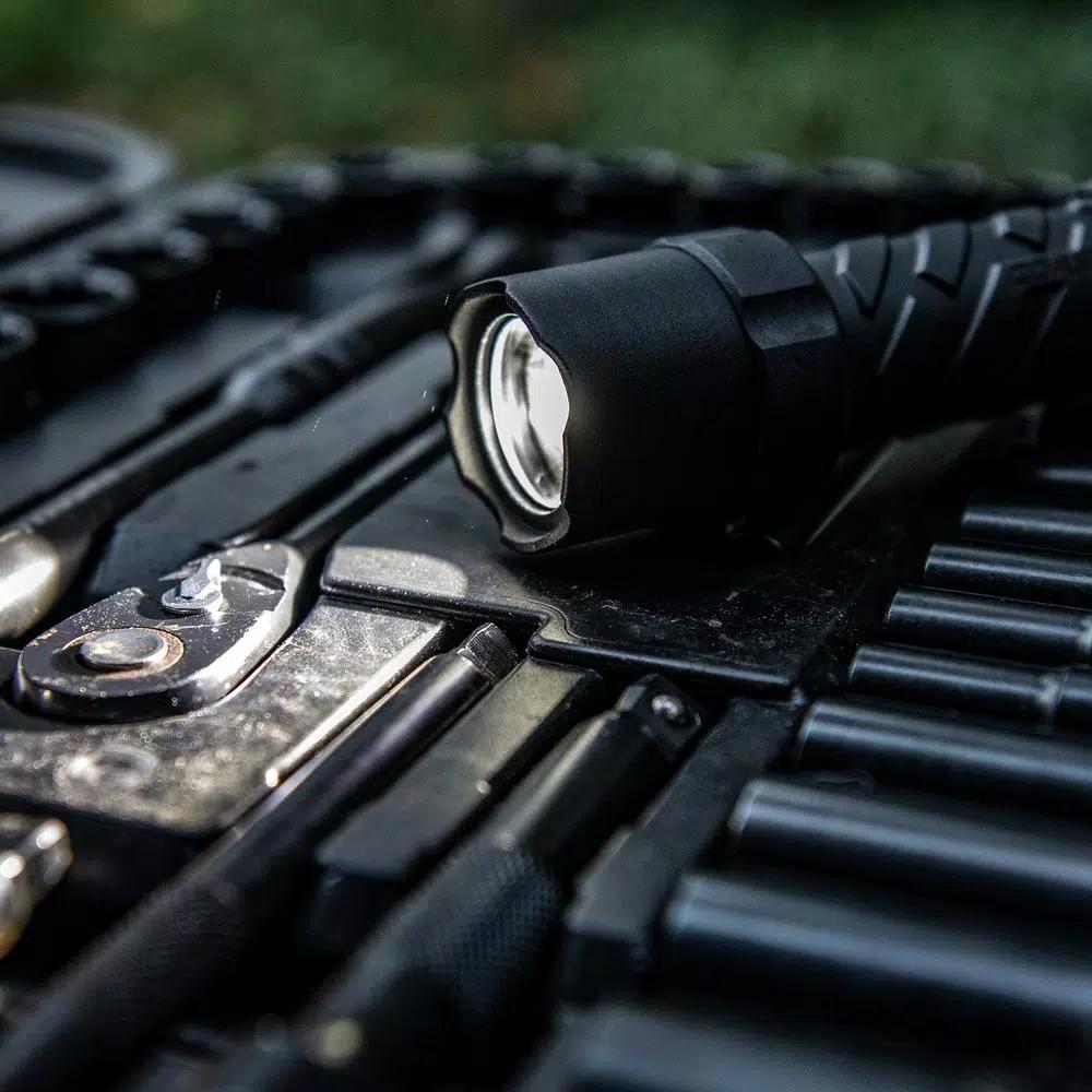 COAST Polysteel 400R 400 Lumen Rechargeable Waterproof LED Flashlight with Twist Focus