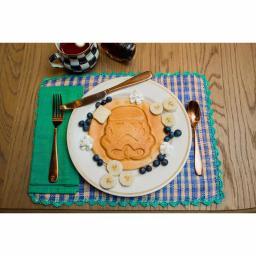 Uncanny Brands Star Wars Stormtrooper American Waffle Maker - White & Black thumbnail 7