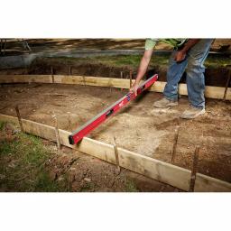 Milwaukee 72 in. Redstick Digital Box Level with Pinpoint Technology & 700 Lumen LED Flashlight Kit thumbnail 7