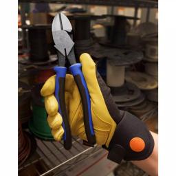 Klein Tools 9 in. Journeyman Heavy Duty Diagonal Cutting Pliers thumbnail 3